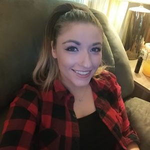 Meet your Posher, Alicia